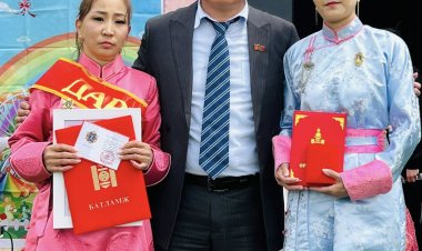 ДАРХАН БЭР, УРАН БЭРИЙН ШАГНАЛЫГ ГАРДУУЛАН ӨГЛӨӨ.